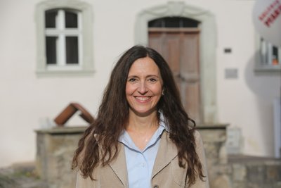 DR. ANTJE GEIER